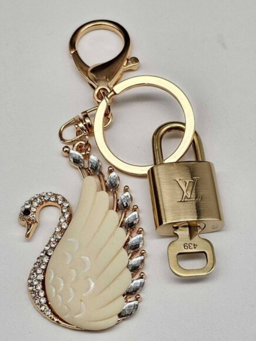 Authentic LV Louis Vuitton Gold Lock & Key 🔑Unbranded Swan Keychain Charm - Picture 3 of 10
